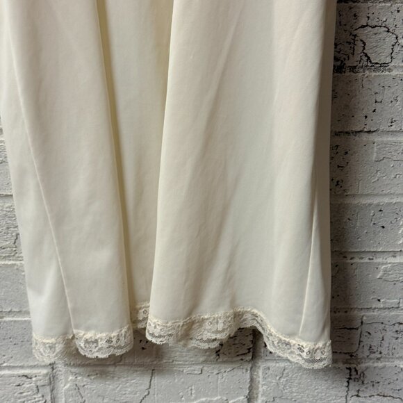 Vintage Ivory Lace Trim Full Slip Dress – Adjustable Straps – No Tag - Picture 8 of 9